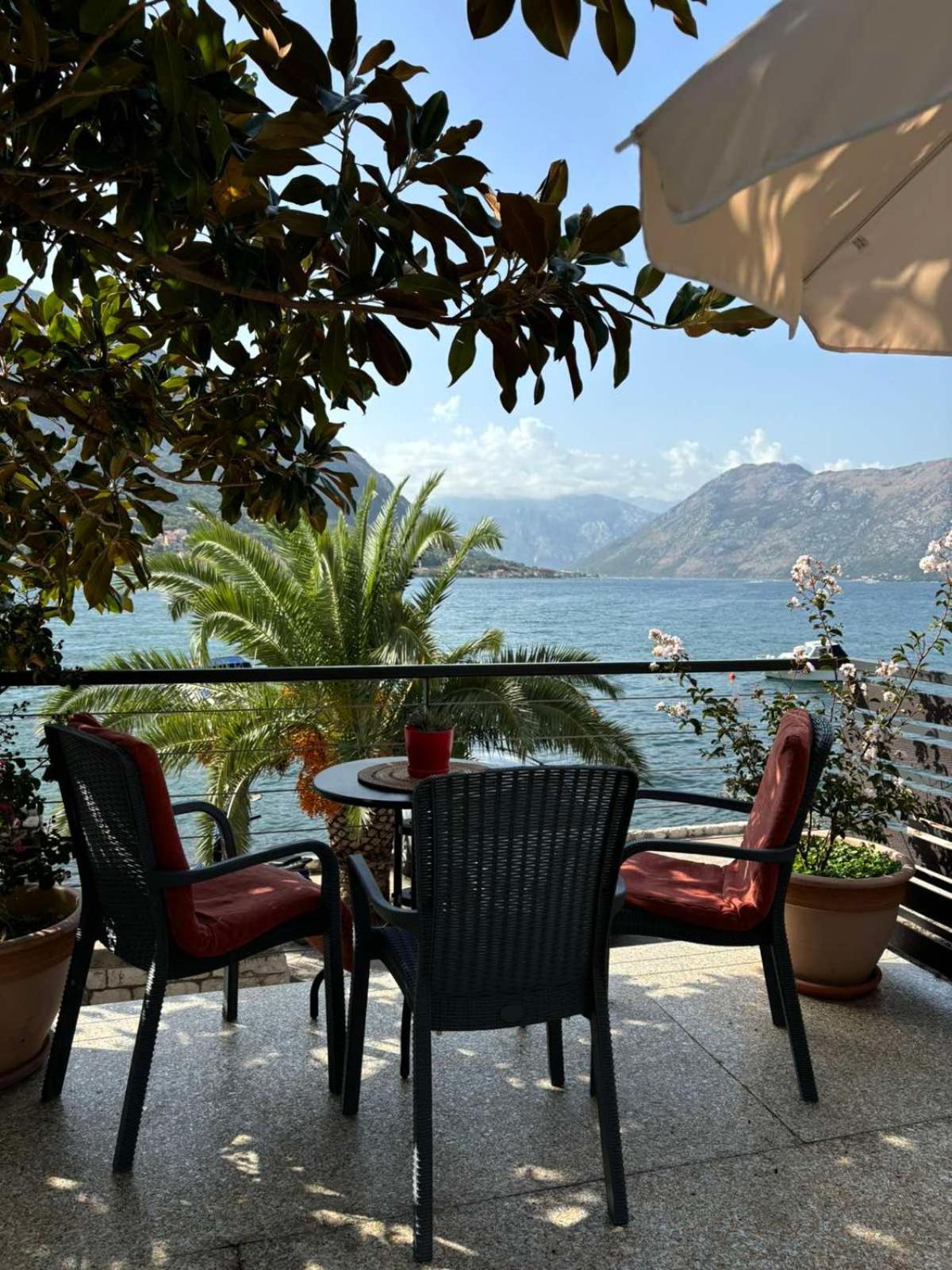 Sunny Bay Apartments Kotor Exterior foto